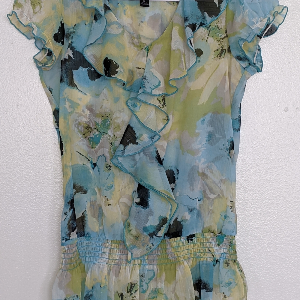 - Blouse